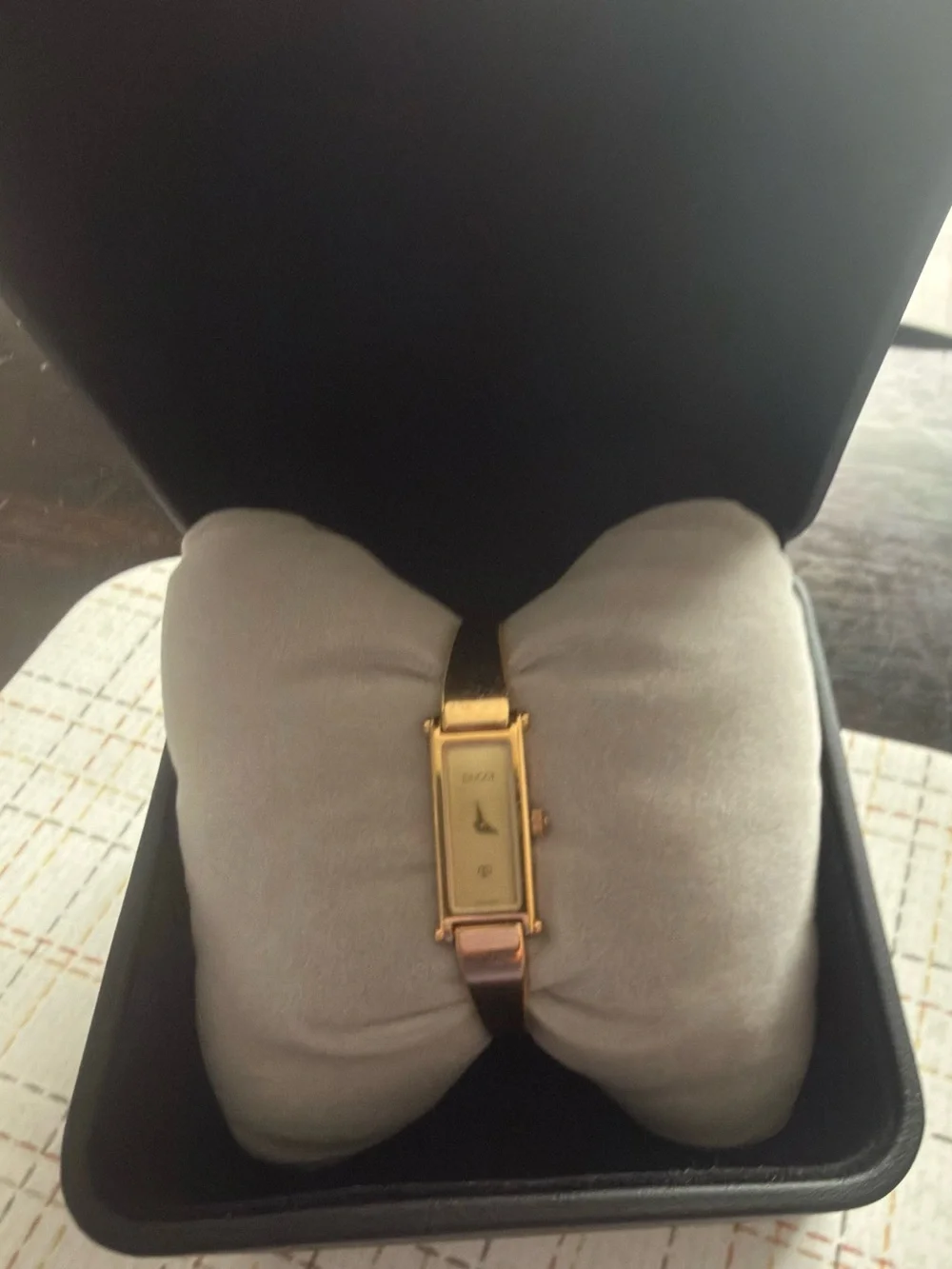 Gucci Gold-Tone Slim Bangle Bracelet Watch 1500L model